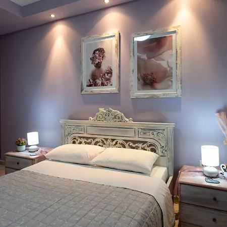 Pavlina's アパート チラニ