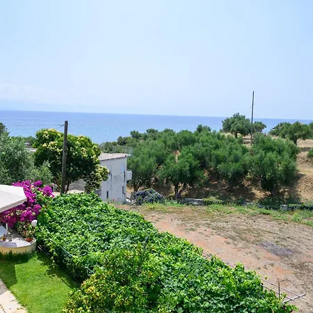 Pavlina's アパート チラニ